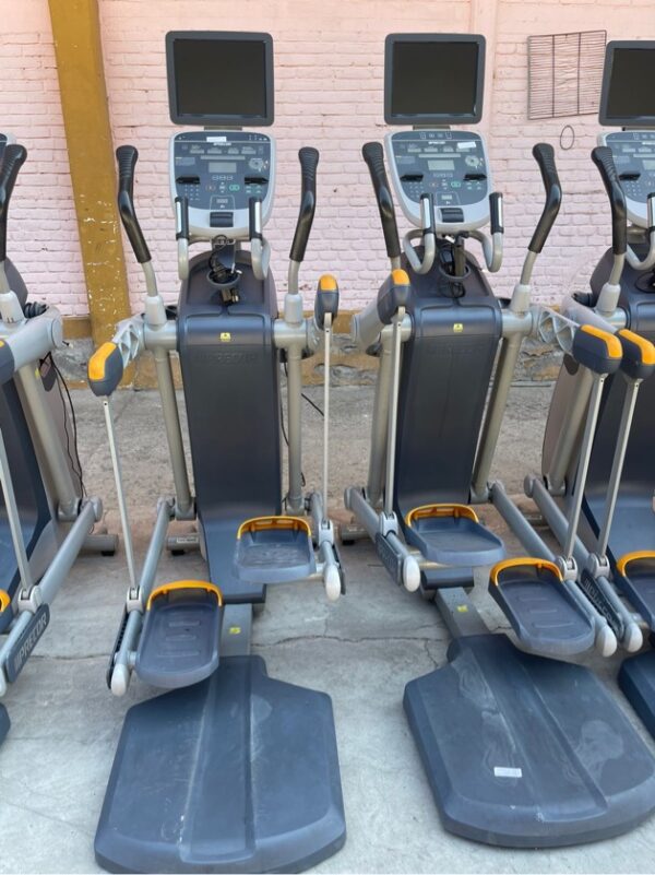 376B74CE-C898-4823-BFAB-F6C8E1930B1E.jpg Used Precor AMT 835 P30