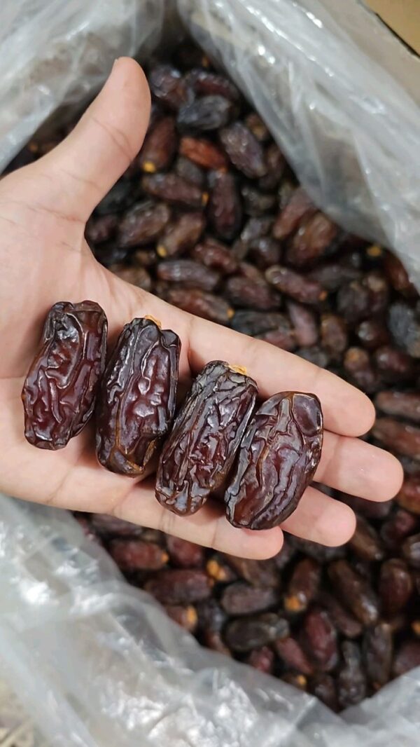 dates (3) Dates