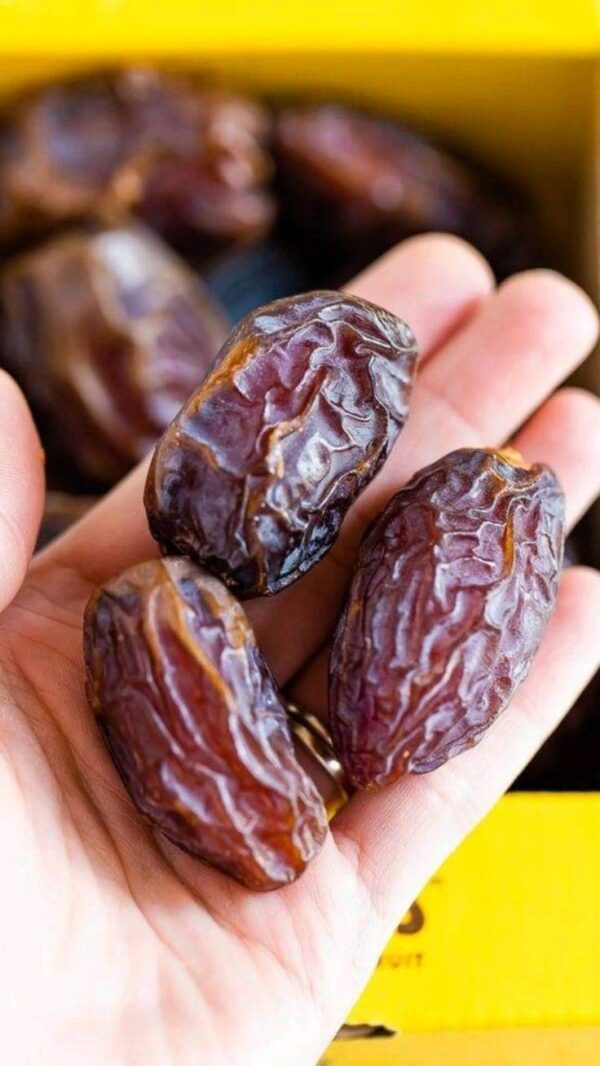 dates (4) Dates